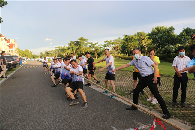 2022年8月，中馬合資公司組織員工參加中馬控股成立五周年運(yùn)動(dòng)會(huì)--拔河比賽